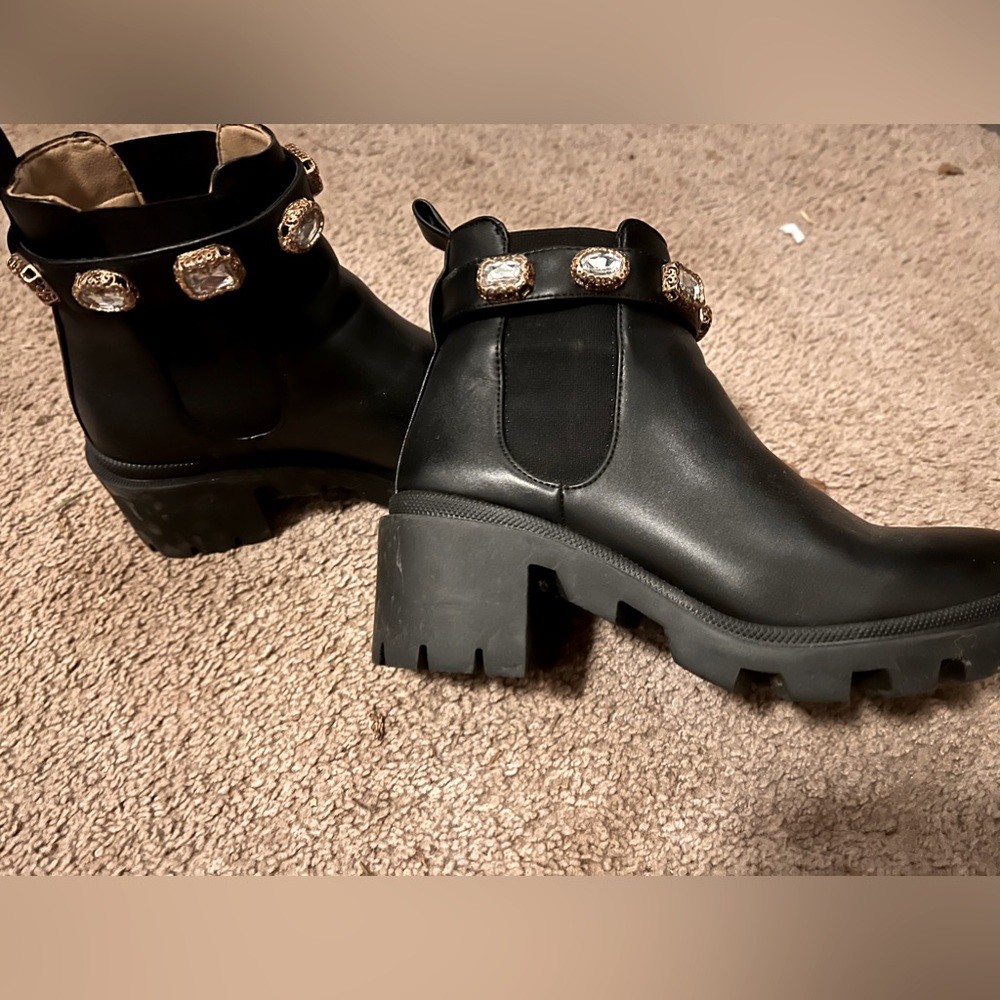 Steve Madden boots only worn twice